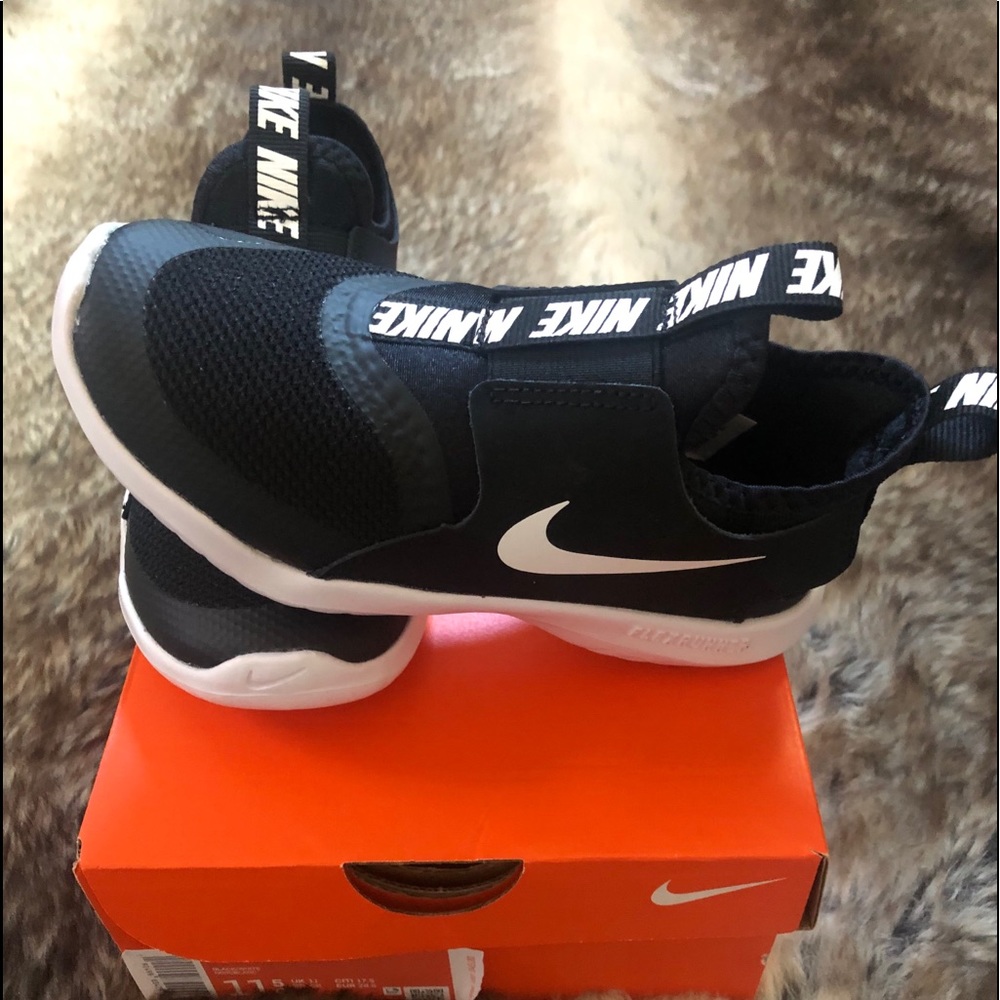 Brand New black and white Nike shoes